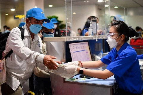 Vietnam Airlines respalda a trabajadores necesitados en el retorno casa en ocasión del Tet