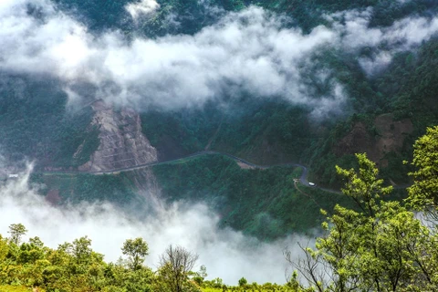 Cazadores de nubes en el paso de Khau Pha