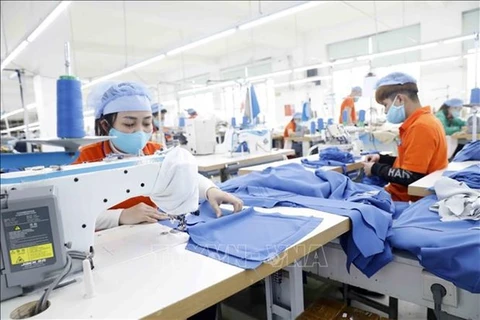 Vietnam por promover programa de estímulo económico de manera integral