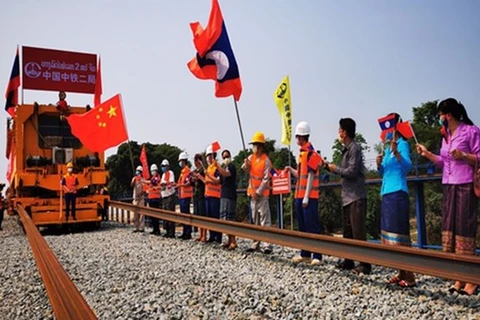 Ruta ferrocarril de Laos y China contribuye promover cooperación económica bilateral