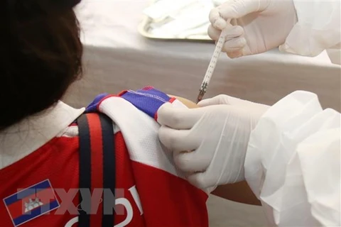 Banco Asiático de Desarrollo ayuda a Camboya en compra de vacunas contra el COVID-19