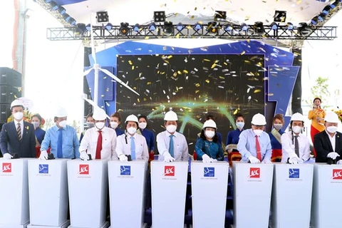 Inauguran planta de energía eólica en provincia vietnamita