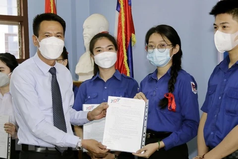 Vietnam y Laos mejoran la cooperación bilateral en educación
