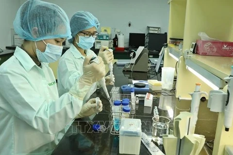 Vietnam recibirá tecnología para producir vacunas de ARNm bajo iniciativa de la OMS