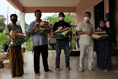Brindan asistencia a los cham vietnamitas necesitados en Malasia