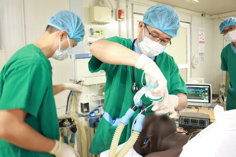 Cascos azules vietnamitas realizan con éxito cirugías a pacientes del personal de la ONU en Sudán del Sur