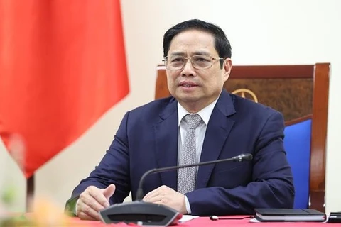 Primer ministro vietnamita dialoga con director general del grupo Adidas