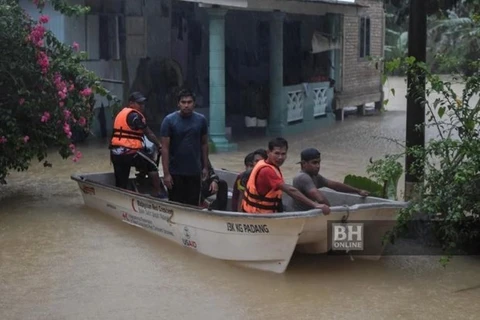 Miles personas en Malasia evacuadas debido a inundaciones