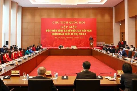 Presidente del Parlamento vietnamita felicita a la selección femenina de fútbol