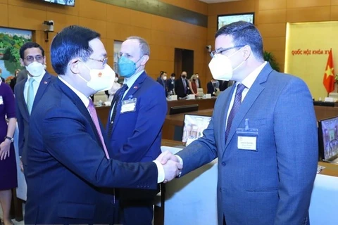 Presidente de Asamblea Nacional de Vietnam recibe a delegación empresarial estadounidense