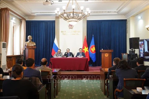 Debaten medidas destinadas a resolver dificultades de vietnamitas en Rusia