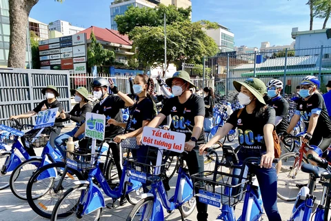 Jóvenes de Ciudad Ho Chi Minh participan en la campaña La Hora del Planeta 2022