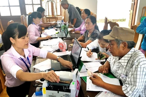 Cerca de 6,4 millones de hogares pobres en Vietnam se benefician de préstamos de políticas sociales