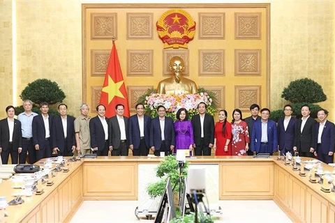 Primer ministro de Vietnam pide una mejor atención a los ancianos