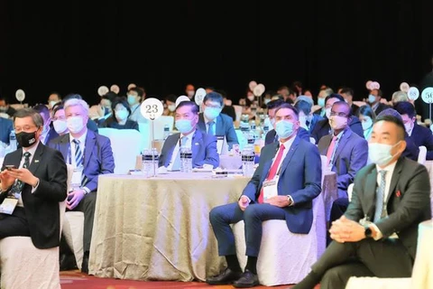 Vietnam asiste a Cumbre Empresarial Apex 2022 en Singapur