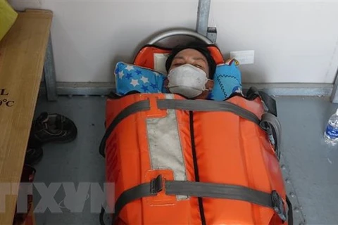 Rescatan a marinero vietnamita herido en accidente en aguas nacionales
