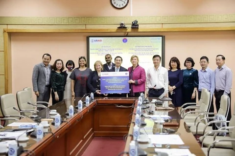 USAID y UNICEF entregan insumos médicos para lucha contra COVID-19 en Vietnam