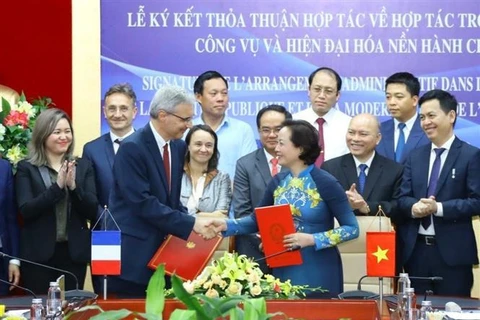 Vietnam y Francia dinamizan cooperación en campo administrativo