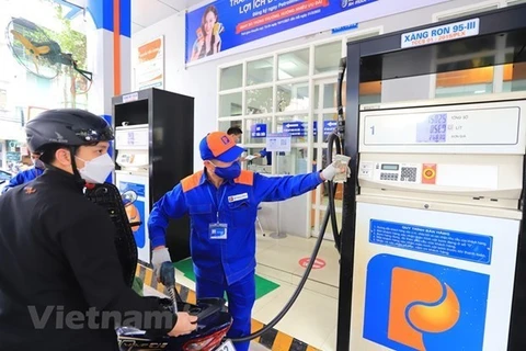 Vietnam reducirá impuestos de protección ambiental para gasolina y petróleo