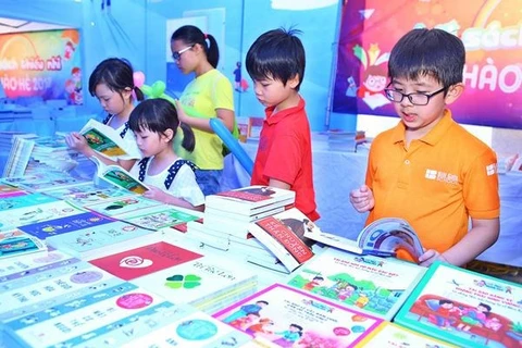 Lanzan concursos de promover lectura en Vietnam