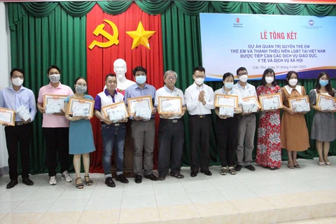 Fortalecen protección de derechos de niños y jóvenes LGBT en Vietnam