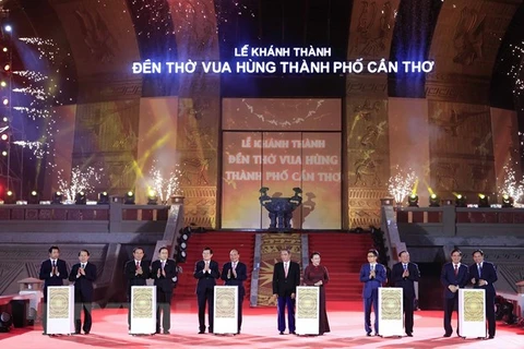 Presidente asiste a la inauguración del Templo de los reyes Hung en Can Tho