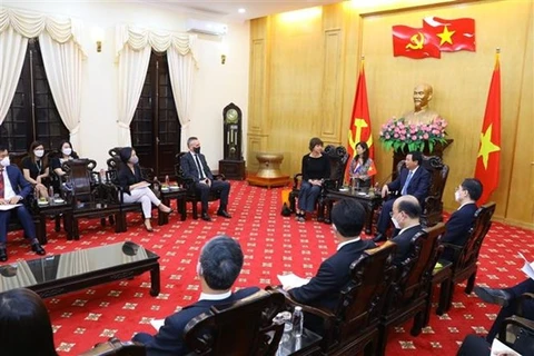 Academia de política de Vietnam promueve lazos con socios de Países Bajos y Mozambique