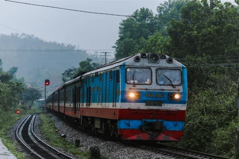 Reanudarán servicios de trenes entre Hanoi y Lao Cai tras suspensión a causa de COVID-19