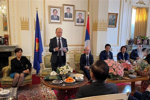 Embajada de Vietnam en Francia felicita la fiesta Bunpimay de Laos