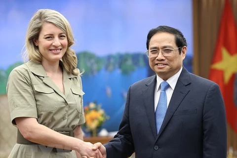 Primer ministro de Vietnam recibe a la canciller canadiense