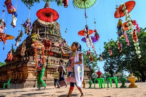 Myanmar levanta restricciones para reuniones de personas 