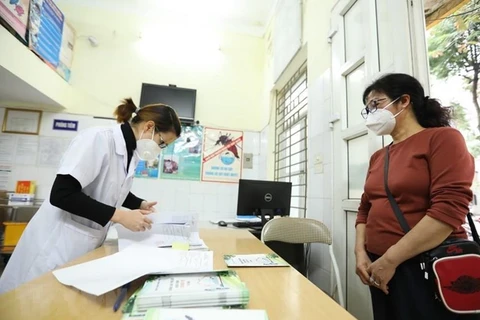 Vietnam elimina cuarentena para personas en contacto cercano con pacientes del COVID-19