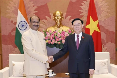 Presidente del Parlamento de Vietnam se reúne con titular de Cámara Baja de India