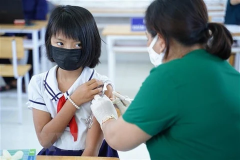 Vietnam registra más de 12 mil casos de COVID-19 este jueves