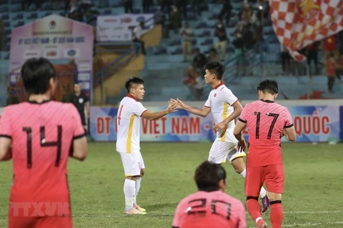 Selección de fútbol sub-23 de Vietnam gana partido amistoso con Corea del Sur