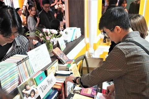 Estudiantes vietnamitas efectúan festival de lectura en Moscú