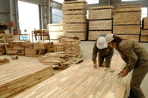 EE.UU. extiende plazo de emitir conclusión sobre investigación contra madera contrachapada vietnamita 