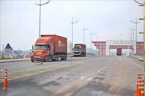 Reanudan despacho aduanero en puente de frontera entre Vietnam y China