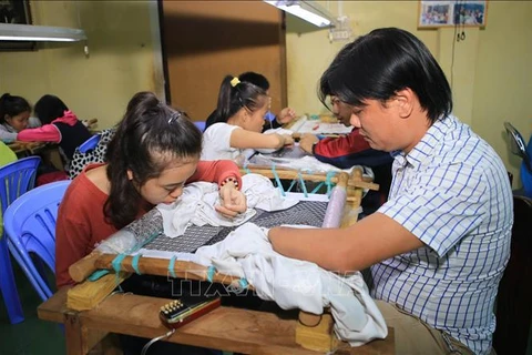 Promueven labores de asistencia a discapacitados y huérfanos en Vietnam 