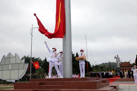 Inauguran asta de bandera nacional en isla vietnamita de Co To