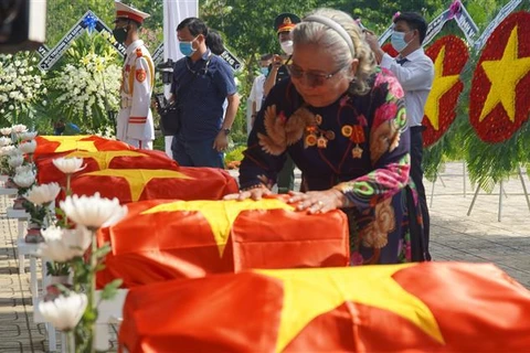 Realizan en Vietnam acto de entierro de mártires caídos por defensa nacional 