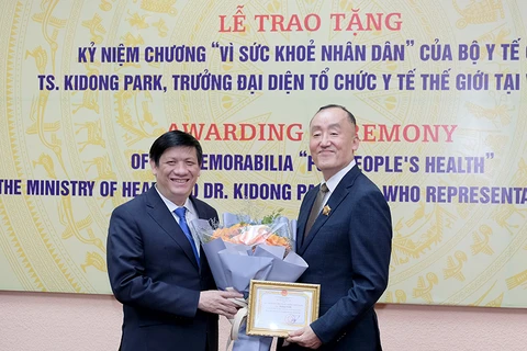 Entregan distinción vietnamita a representante de la OMS