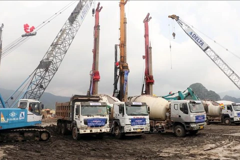 Emprenden construcción de grandes proyectos en zona económica de provincia vietnamita