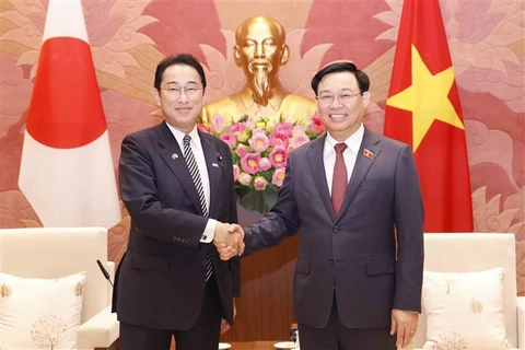 Presidente del Parlamento de Vietnam se reúne con el primer ministro japonés