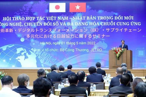 Primer ministro japonés destaca potencialidades de cooperación con Vietnam