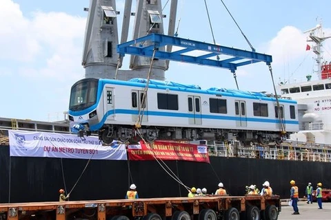 Dos últimos vagones de la línea de metro 1 llegan a Ciudad Ho Chi Minh 