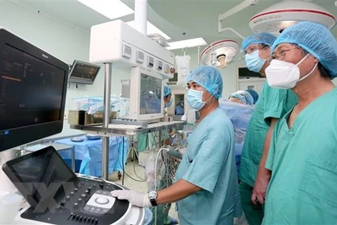 Reconocen éxito del Hospital Central de Hue en caso especial de trasplante de corazón