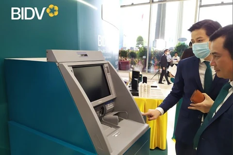 Bancos vietnamitas ponen a prueba servicio de retiro de efectivo con tarjeta de identidad