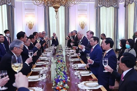 Primer ministro vietnamita asiste a la recepción ofrecida por Joe Biden 