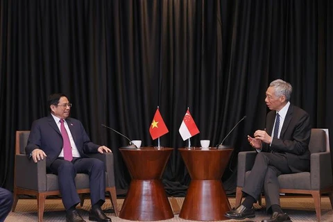 Primer ministro de Vietnam se reúne con su homólogo singapurense